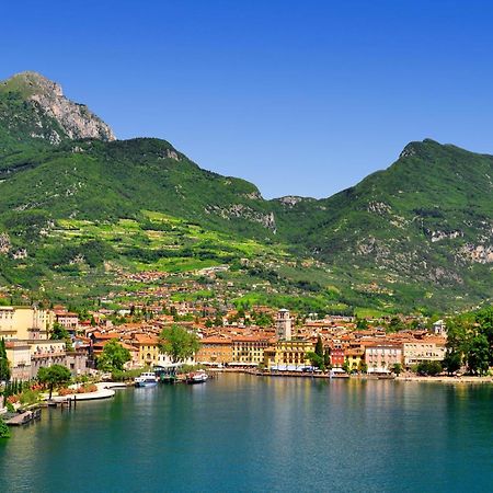 Riva Lago E Spiaggia Apartment 2 - Happy Rentals Экстерьер фото